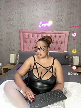 Snapshot of VixenRoyaleX chatting on July 2026 03:56:02 AM VixenRoyaleX online show from July 2026 03:56:02 AM