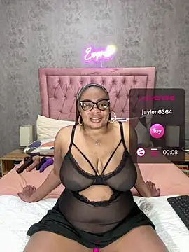 Snapshot of VixenRoyaleX chatting on July 2026 02:04:01 AM VixenRoyaleX online show from July 2026 02:04:01 AM