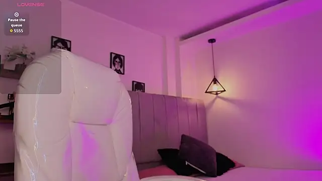 Miller Vanessa  online show from October 2025 08:32:02 PM