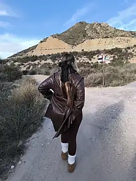 Mona Plus online show from November 2025 02:50:01 PM