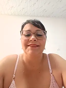 Snapshot of promiscuous-indecent-momm chatting on June 2026 08:40:02 PM promiscuous-indecent-momm online show from June 2026 08:40:02 PM