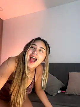 Hornyholly   online show from October 2025 03:07:01 PM