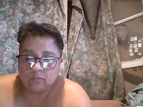 Snapshot of erinadarling79 chatting on February 2025 01:03:01 AM erinadarling79 online show from February 2025 01:03:01 AM