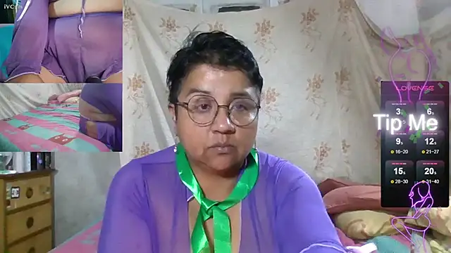 Snapshot of erinadarling79 chatting on October 2025 02:33:01 AM erinadarling79 online show from October 2025 02:33:01 AM