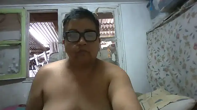 Snapshot of erinadarling79 chatting on November 2025 06:31:02 PM erinadarling79 online show from November 2025 06:31:02 PM