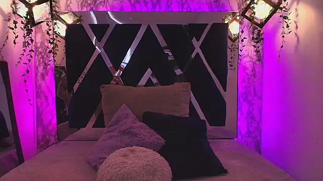 charlotte bluee online show from October 2025 06:38:02 PM