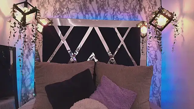 charlotte bluee online show from October 2025 06:49:02 PM