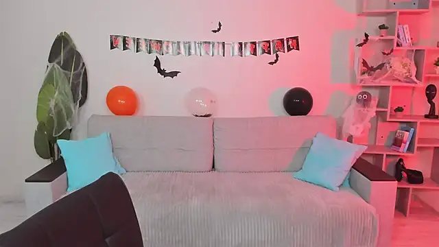 GabriellaMays online show from October 2025 05:10:01 AM