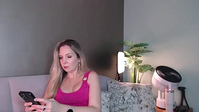 luscious-Lilly online show from September 2025 10:50:01 AM