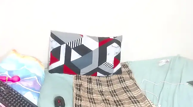 CurvyCutiexx94 online show from March 2025 07:37:02 PM