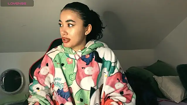 KylieLoveXX online show from November 2025 08:46:02 AM