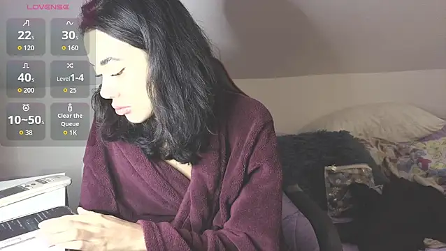 KylieLoveXX online show from November 2025 06:14:01 PM