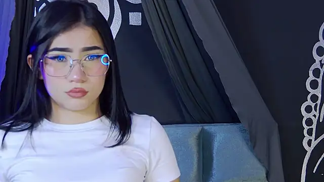 Arii moon online show from October 2025 07:40:01 PM