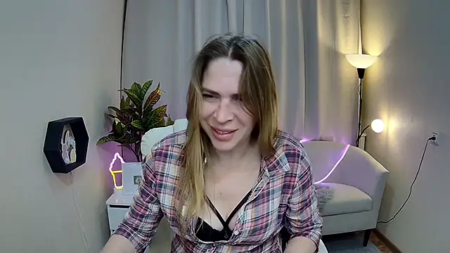 Snapshot of TessaDaybreak chatting on May 2026 07:05:02 AM TessaDaybreak online show from May 2026 07:05:02 AM