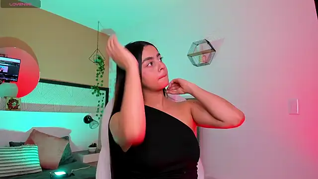 Bella walker  online show from April 2026 07:59:01 PM