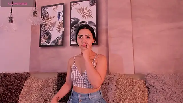 Natty roberts  online show from February 2025 08:00:01 PM