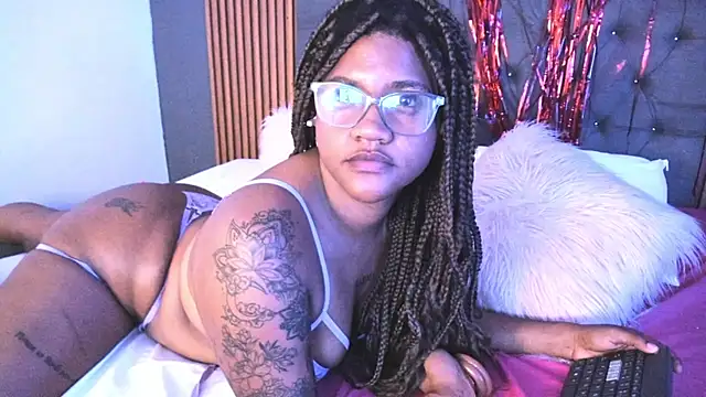 Snapshot of ZahraRose chatting on February 2025 04:01:02 PM ZahraRose online show from February 2025 04:01:02 PM