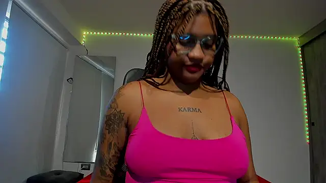 Snapshot of ZahraRose chatting on March 2025 01:40:01 PM ZahraRose online show from March 2025 01:40:01 PM