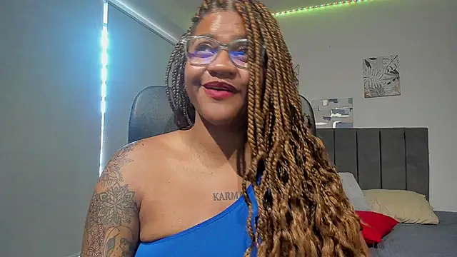 Snapshot of ZahraRose chatting on March 2025 06:45:01 PM ZahraRose online show from March 2025 06:45:01 PM