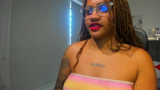 Snapshot of ZahraRose chatting on March 2025 03:37:02 PM ZahraRose online show from March 2025 03:37:02 PM