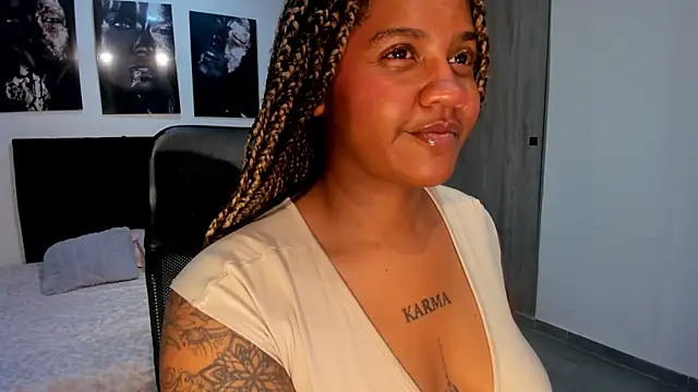 Snapshot of ZahraRose chatting on September 2025 08:41:01 PM ZahraRose online show from September 2025 08:41:01 PM