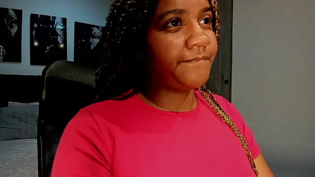 Snapshot of ZahraRose chatting on September 2025 08:31:01 PM ZahraRose online show from September 2025 08:31:01 PM