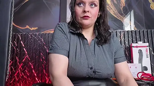 AmandaKovich online show from November 2025 07:18:02 PM