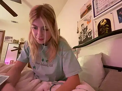Snapshot of sinfulblonde1 chatting on February 2025 02:23:02 AM sinfulblonde1 online show from February 2025 02:23:02 AM