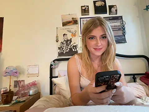 Snapshot of sinfulblonde1 chatting on February 2025 02:06:02 AM sinfulblonde1 online show from February 2025 02:06:02 AM