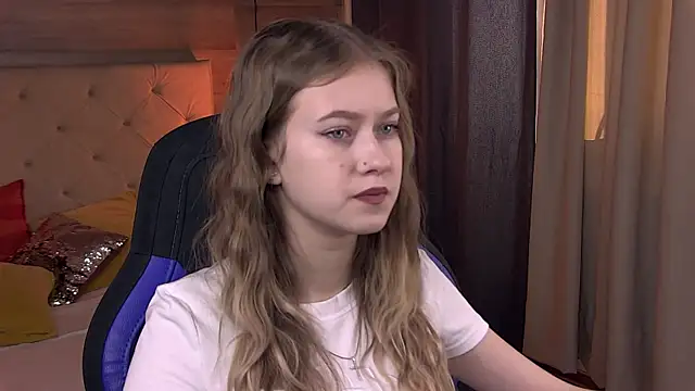 Snapshot of EveMundie chatting on February 2025 09:24:02 AM EveMundie online show from February 2025 09:24:02 AM