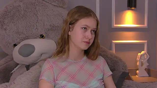 Snapshot of EveMundie chatting on March 2025 01:16:02 PM EveMundie online show from March 2025 01:16:02 PM