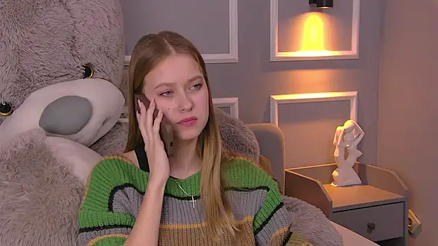 Snapshot of EveMundie chatting on March 2025 07:06:02 PM EveMundie online show from March 2025 07:06:02 PM