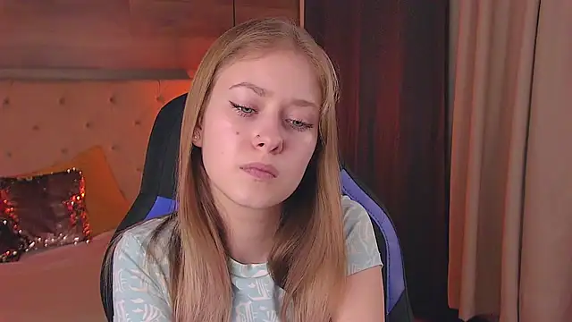 Snapshot of EveMundie chatting on March 2025 12:15:02 PM EveMundie online show from March 2025 12:15:02 PM