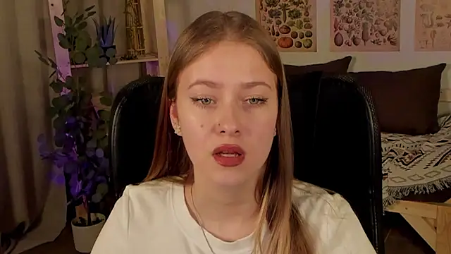 Snapshot of EveMundie chatting on March 2025 03:40:01 PM EveMundie online show from March 2025 03:40:01 PM