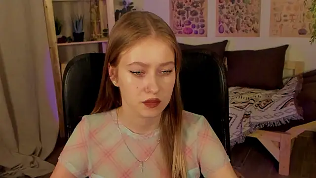 Snapshot of EveMundie chatting on March 2025 01:26:02 PM EveMundie online show from March 2025 01:26:02 PM