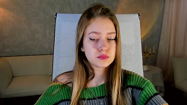 Snapshot of EveMundie chatting on March 2025 10:06:02 AM EveMundie online show from March 2025 10:06:02 AM