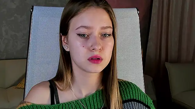 Snapshot of EveMundie chatting on March 2025 04:40:02 PM EveMundie online show from March 2025 04:40:02 PM