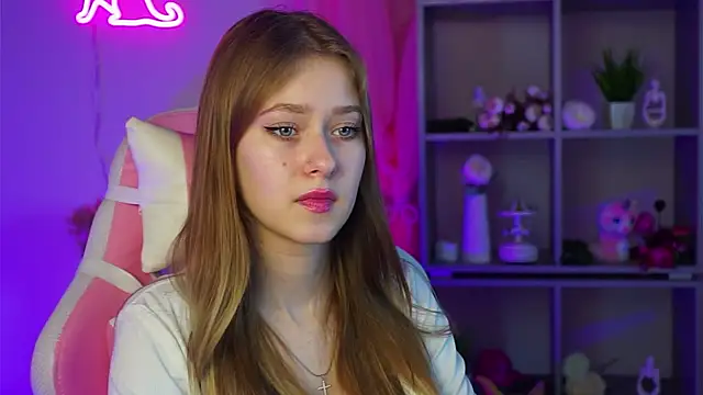 Snapshot of EveMundie chatting on March 2025 12:25:01 PM EveMundie online show from March 2025 12:25:01 PM