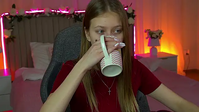 EveMundie online show from December 2025 09:51:02 AM