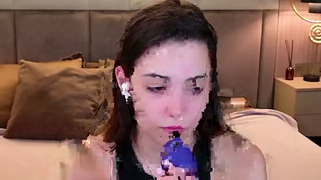 Snapshot of Alice_Deleon chatting on September 2025 08:54:01 PM Alice Deleon online show from September 2025 08:54:01 PM