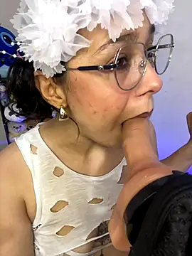 Emma Winslow online show from November 2025 05:28:02 AM