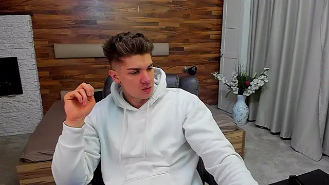 MaxKaiden online show from March 2026 06:17:02 AM