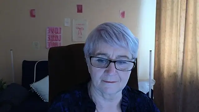 Snapshot of Sandra_Snowflake chatting on May 2026 12:10:01 PM Sandra Snowflake online show from May 2026 12:10:01 PM