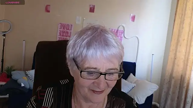 Snapshot of Sandra_Snowflake chatting on May 2026 04:08:02 AM Sandra Snowflake online show from May 2026 04:08:02 AM