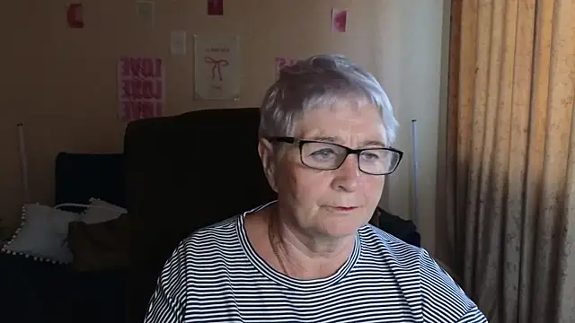 Snapshot of Sandra_Snowflake chatting on May 2026 04:09:01 AM Sandra Snowflake online show from May 2026 04:09:01 AM