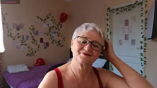 Snapshot of Sandra_Snowflake chatting on June 2026 02:33:01 PM Sandra Snowflake online show from June 2026 02:33:01 PM