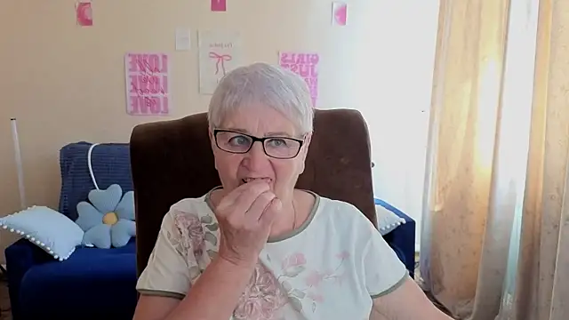 Snapshot of Sandra_Snowflake chatting on July 2026 12:18:02 PM Sandra Snowflake online show from July 2026 12:18:02 PM