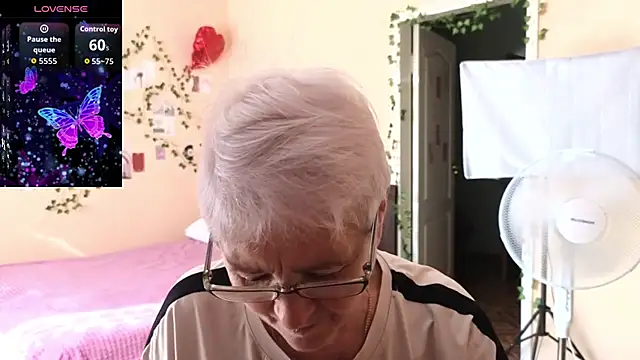 Snapshot of Sandra_Snowflake chatting on July 2026 05:04:02 AM Sandra Snowflake online show from July 2026 05:04:02 AM