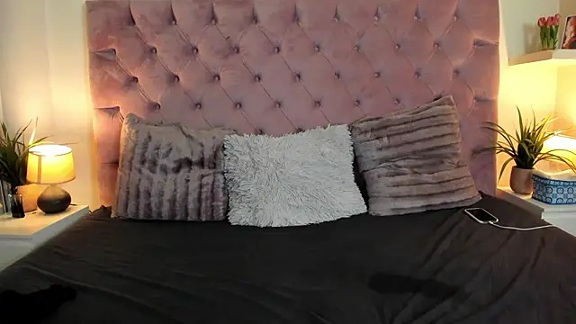 MaiaMini online show from March 2025 02:49:02 AM