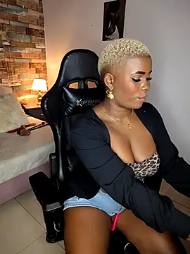 DashaSousaa online show from April 2026 12:45:02 PM